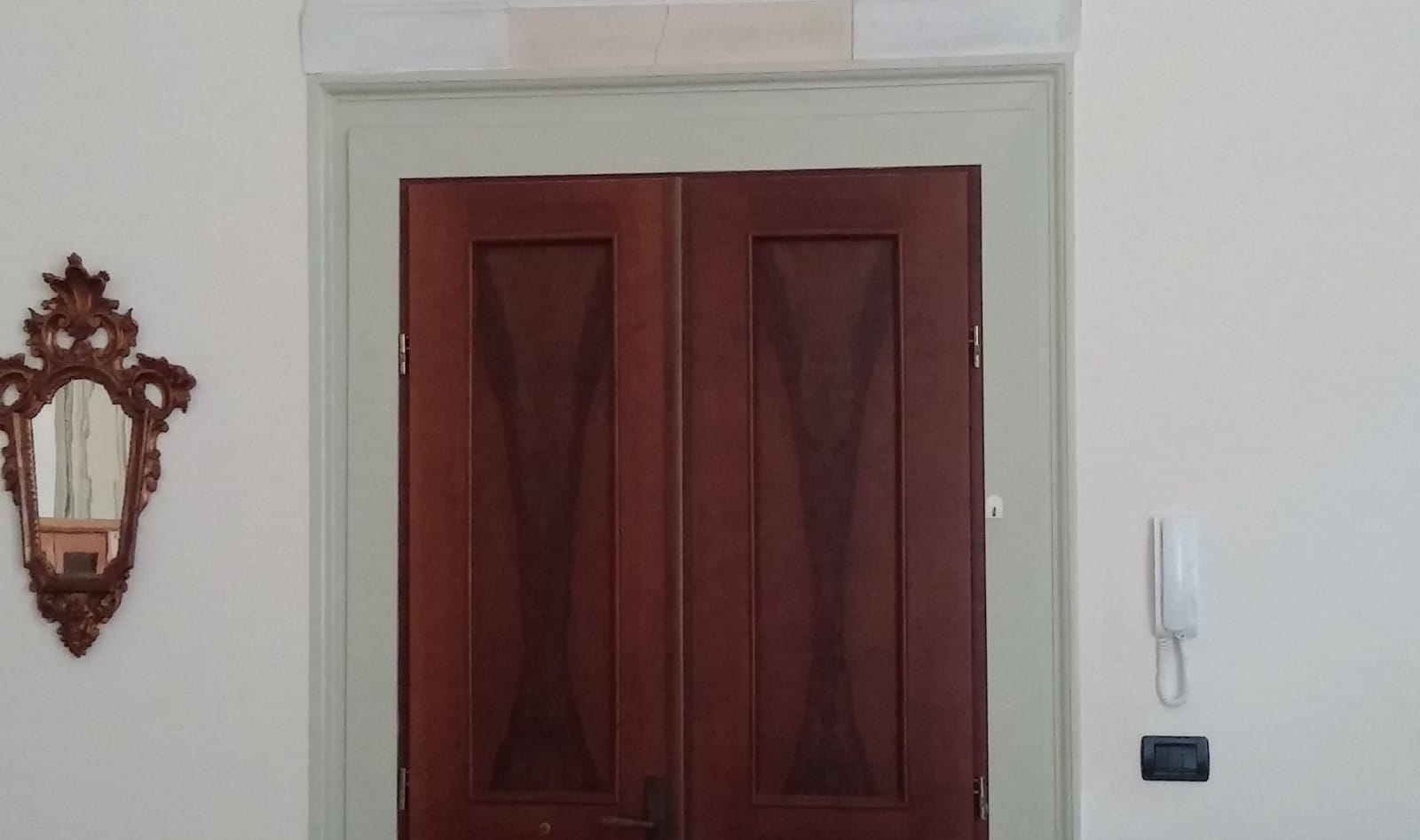paradiso 1 - detail door and stucchi