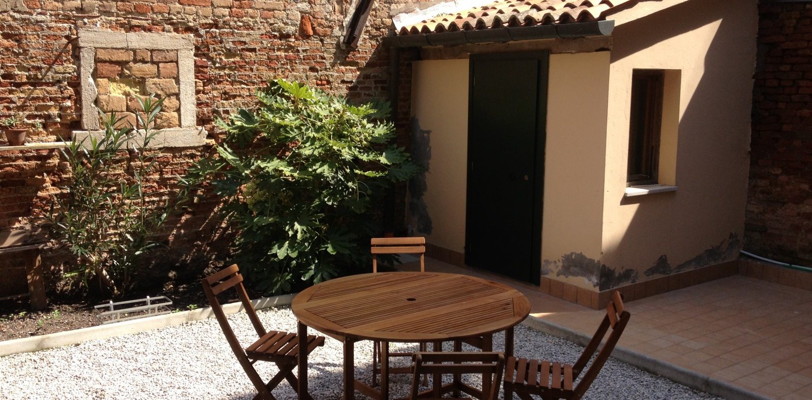 Corte-con-tavolo-1600x947-1600x790