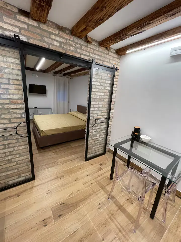 specchiera - room