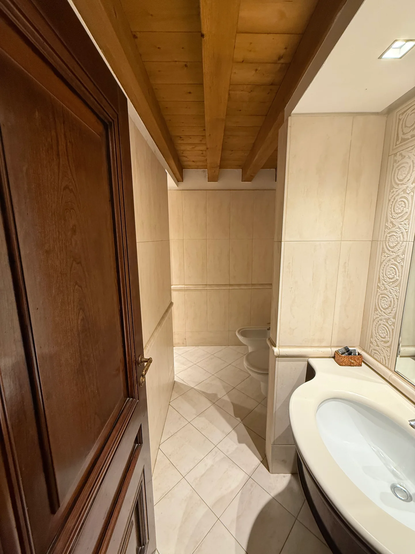 ghetto 1 - bathroom 3