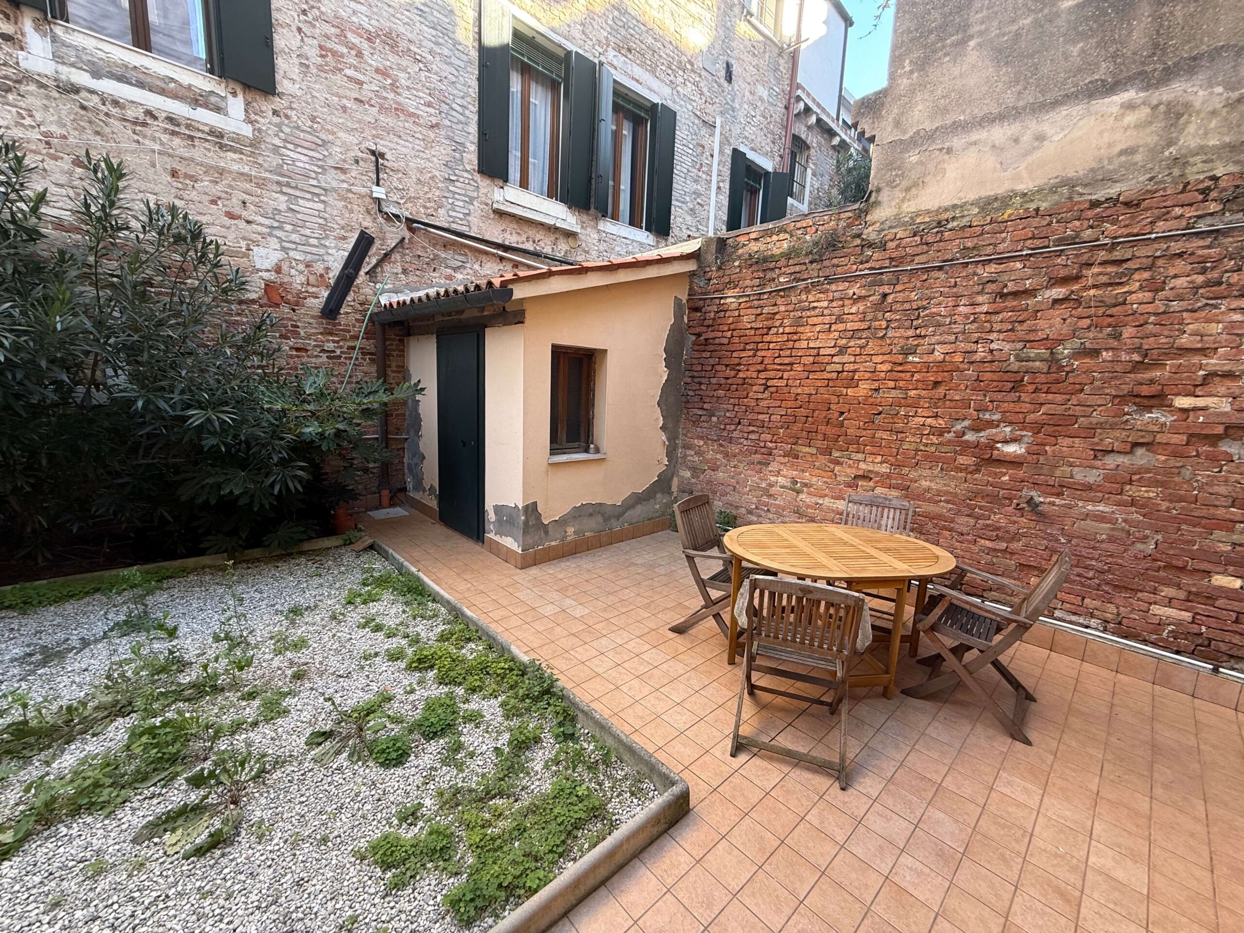 appartamento zappa - private garden 4